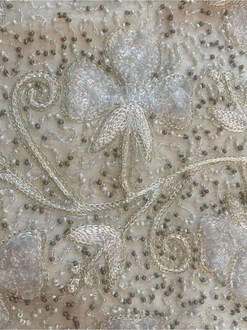 🍀VTG Pier 1 Embroidered Floral Beaded Pearl Table Runner